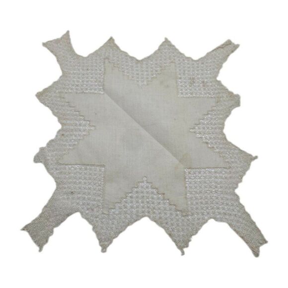 Vintage Knit Crochet Doilie Table Linen Dresser Scarf Centerpiece Handmade - Picture 1 of 3